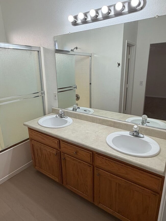 Building Photo - 1303 Vine St