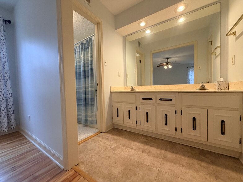 Building Photo - 8671 Pine Needle Dr