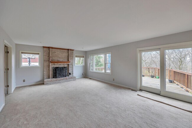 Building Photo - 1658 Grandview Dr