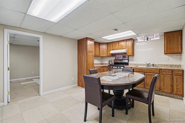 Building Photo - 39024 Faith Dr