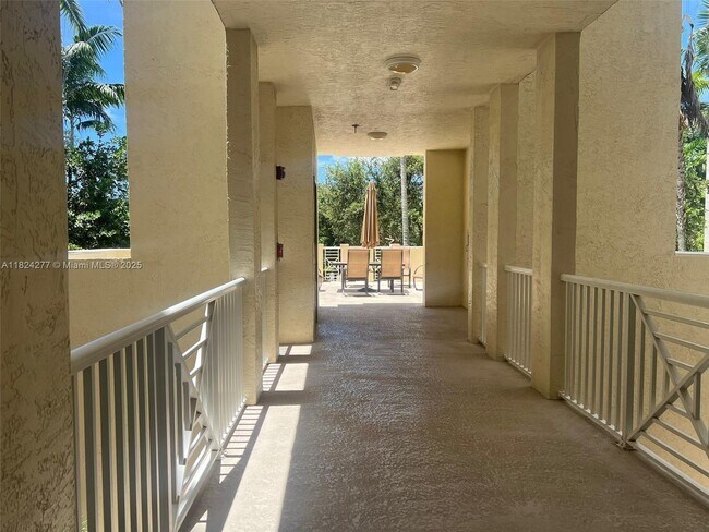 Building Photo - 3500 Oaks Clubhouse Dr