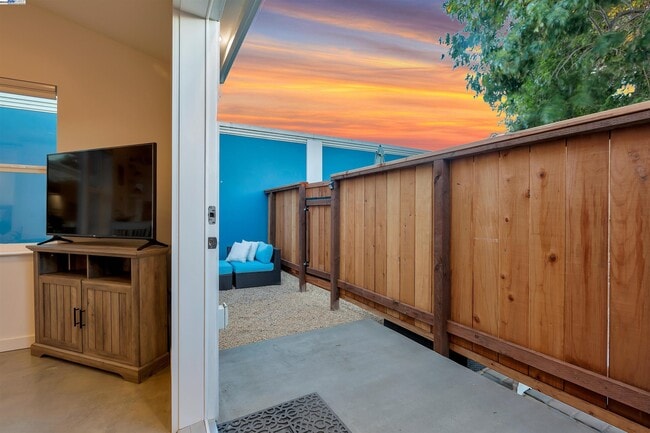 Building Photo - 930 Magnolia Dr
