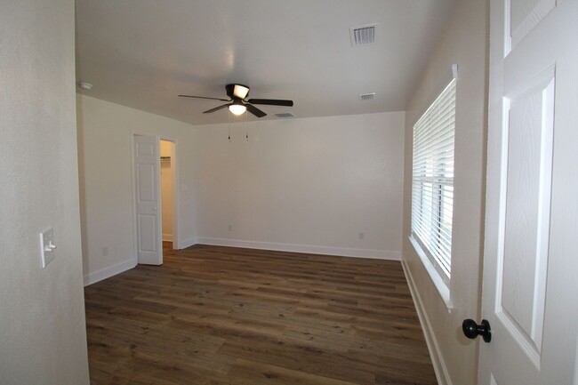 Building Photo - Remodeled 3 Bedroom Ready to Rent!