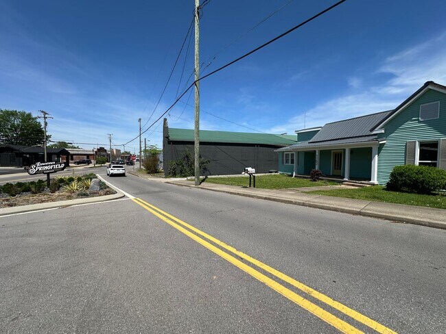 Building Photo - 1102 Batts Blvd