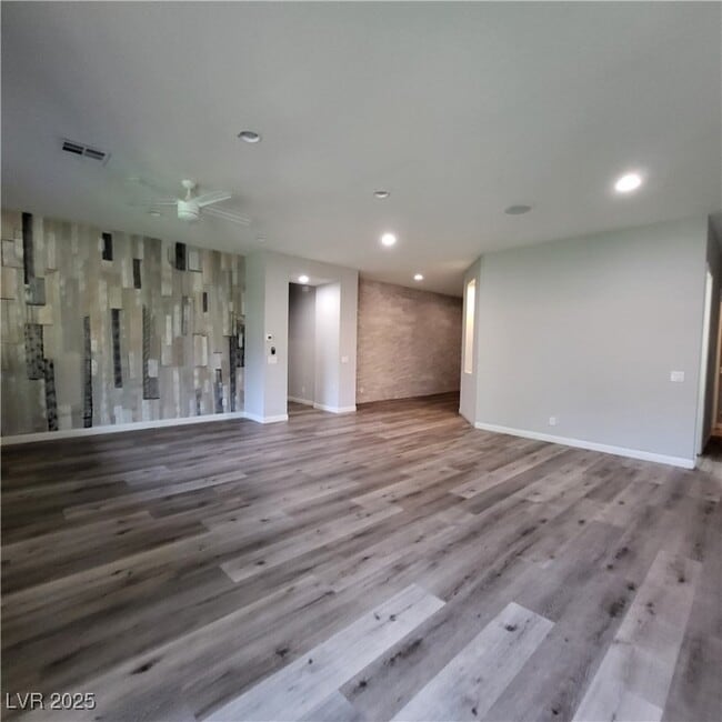 Building Photo - 365 Sapphire Rock Ave