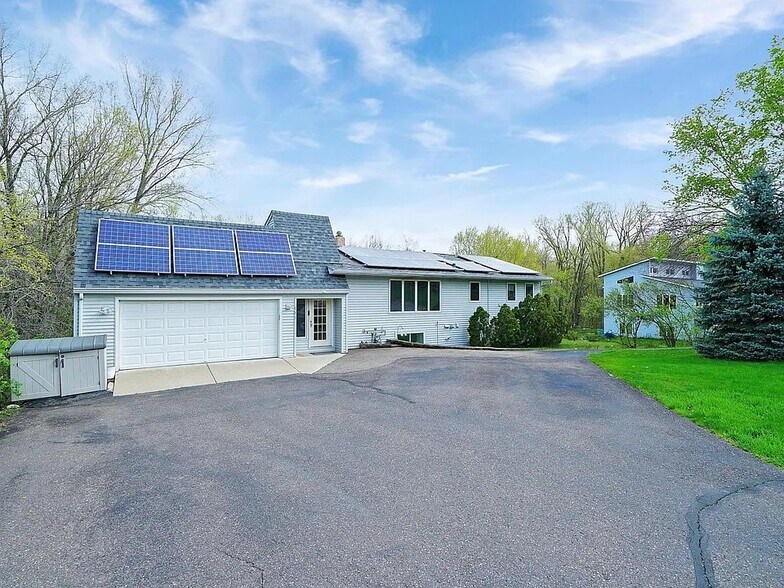 Building Photo - 987 County Road C2 W