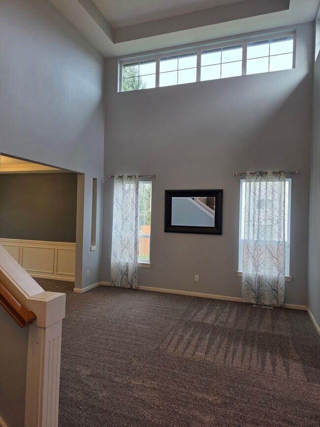 Building Photo - 4 Bedroom Home in Parkland Green!