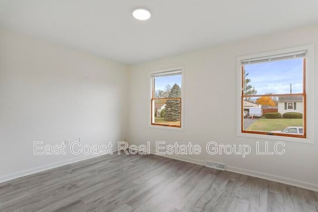 Building Photo - 1337 Cedarwood Dr