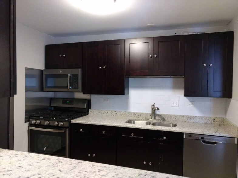 Kitchen - 5201 Carriageway Dr