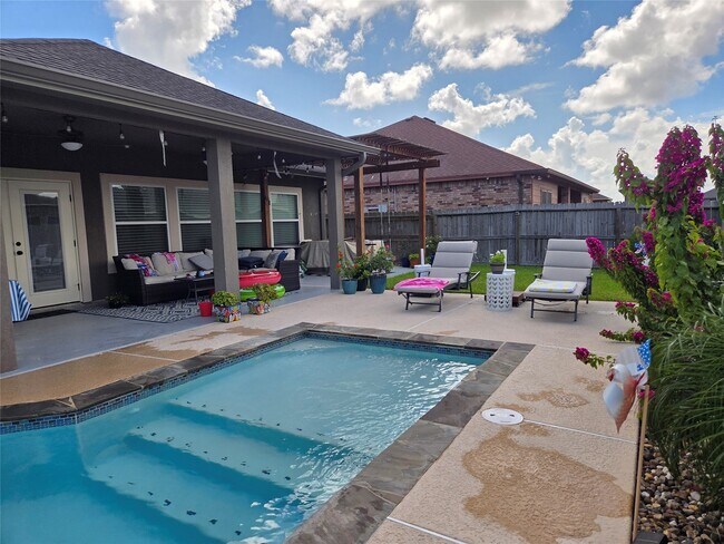 Building Photo - 6814 Princess Jean