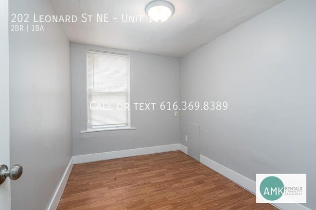 Building Photo - 202 Leonard St NE