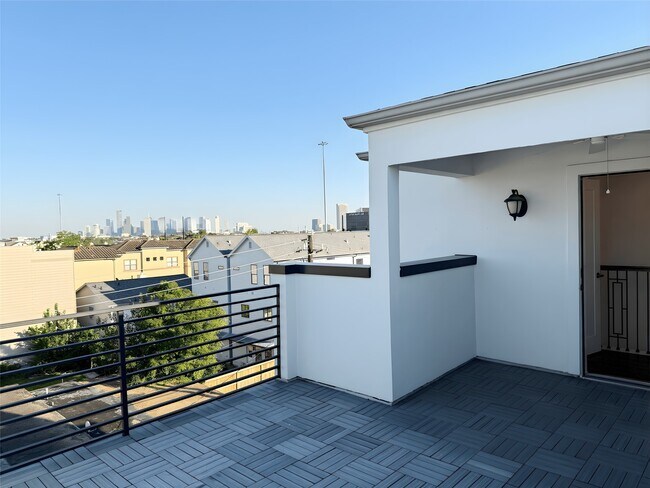 Building Photo - 2115 Detering St