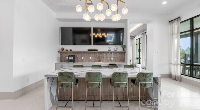 Building Photo - 2546 Perimeter Pointe Pkwy