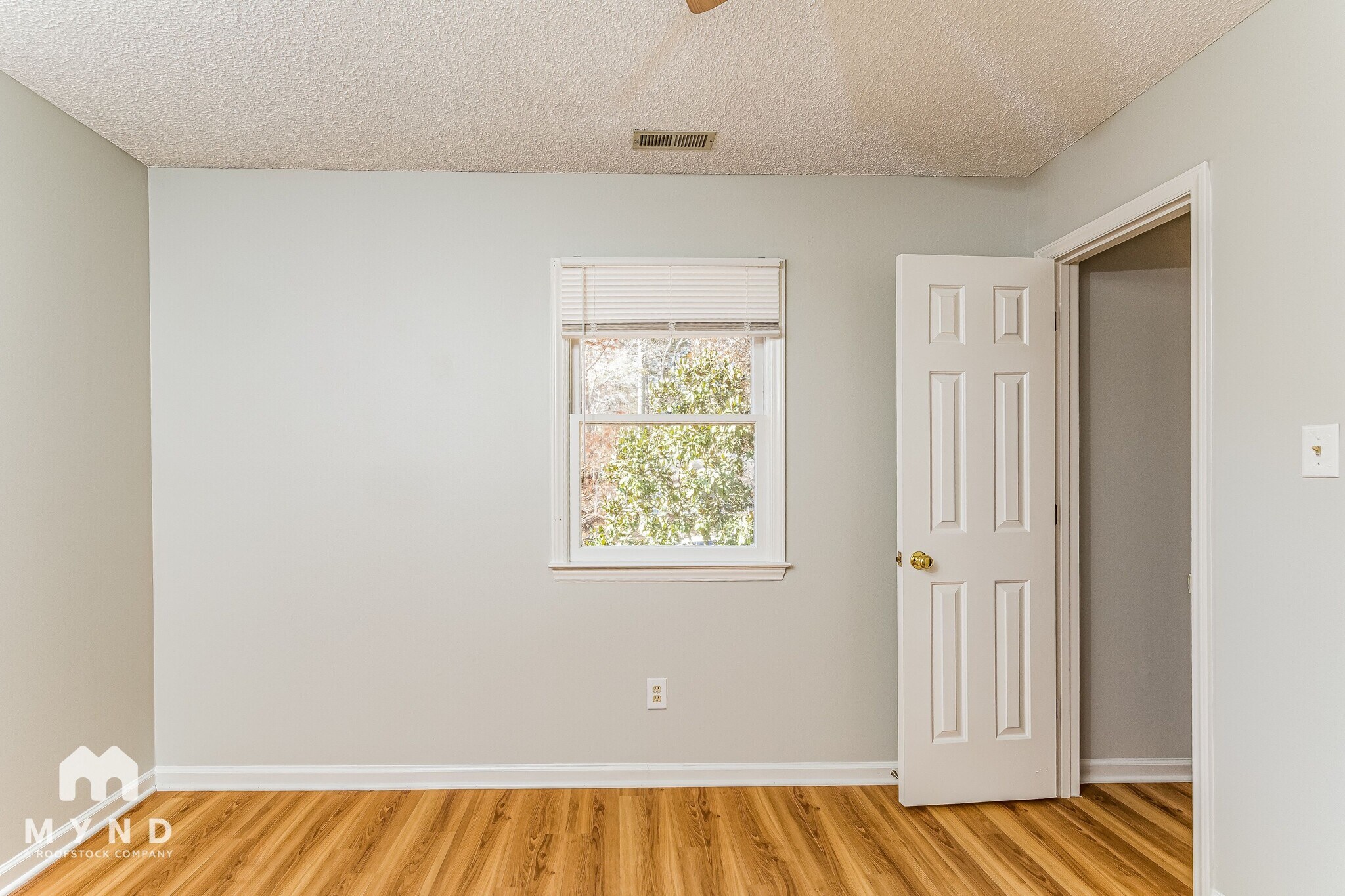 Building Photo - 220 Glaive Dr