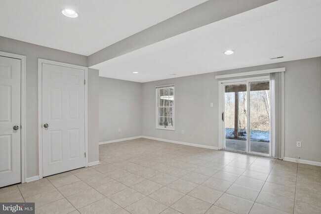 Building Photo - 8263 Berryfield Dr