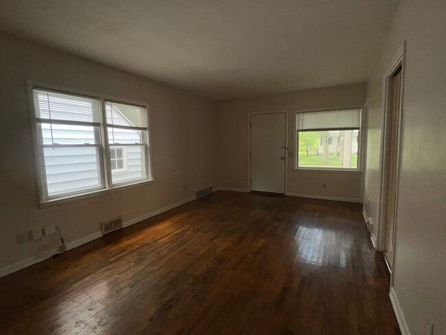 Building Photo - 526 Spartan Ave