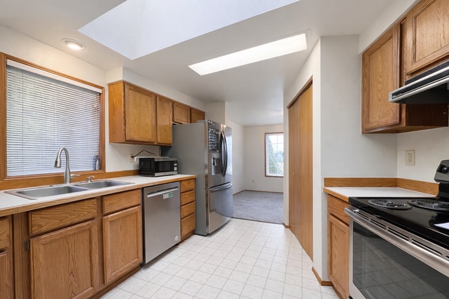 Building Photo - Country Living