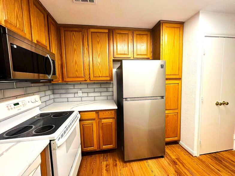 Building Photo - 2207 S Braeswood Blvd