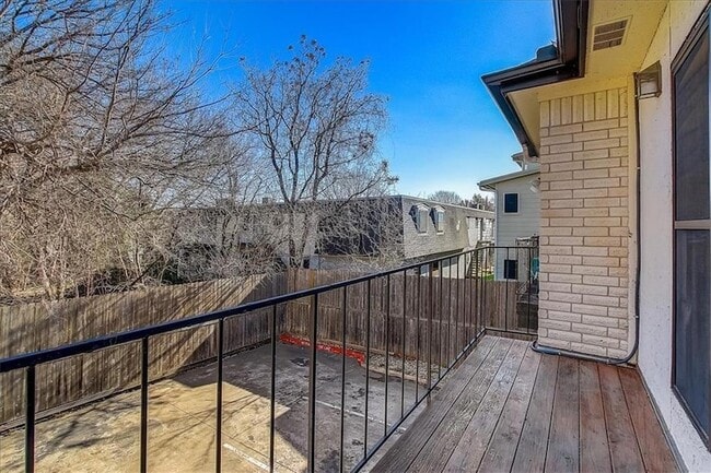 Building Photo - 1307 Kinney Ave