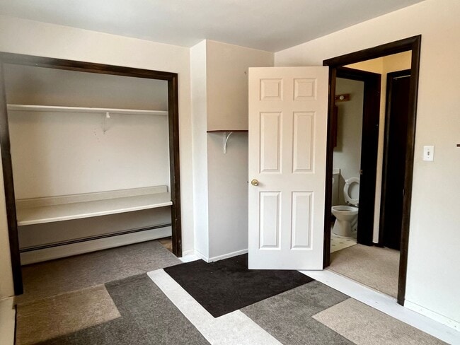 Building Photo - Pet friendly 2 bedroom, utilities included