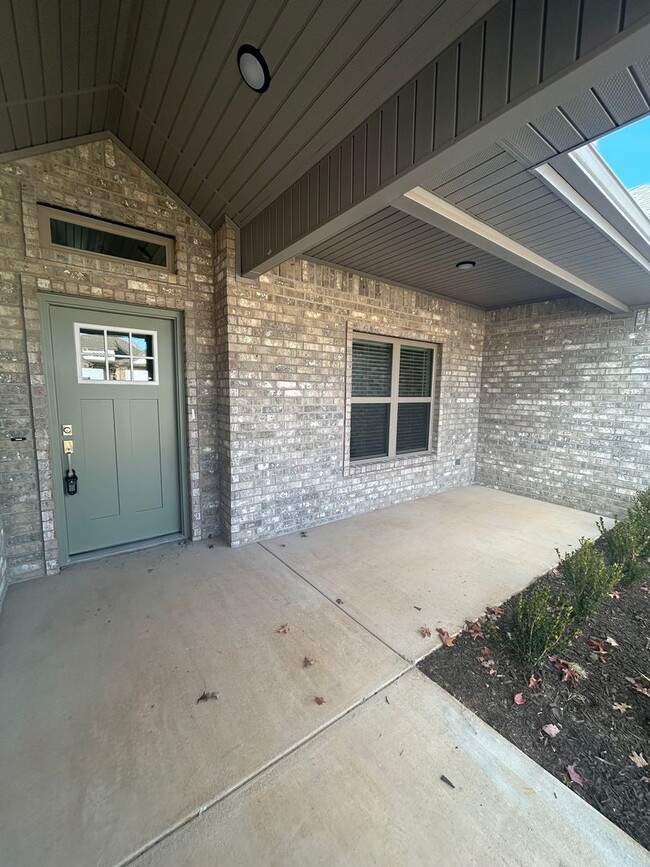 Building Photo - Beautiful Modern Home in Pea Ridge!