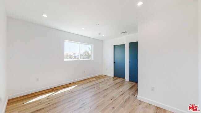 Building Photo - 2304 Hauser Blvd