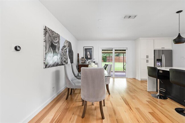 Building Photo - 8704 Clarewood Dr