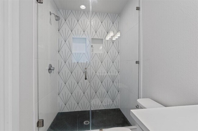 Building Photo - 5002 Pecan Springs Rd