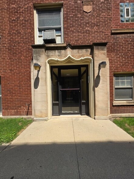 Primary Photo - 6238 N Magnolia Ave