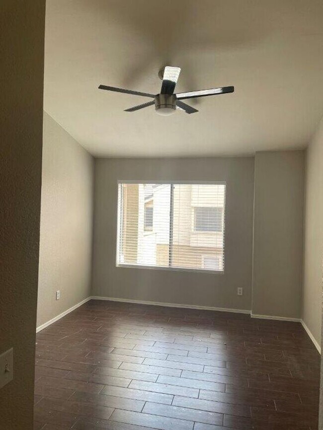 Building Photo - 2035 S Elm St