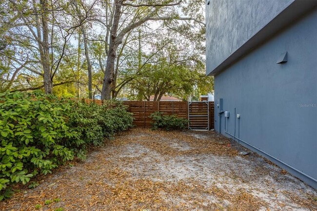 Building Photo - 2700 N Myrtle Ave