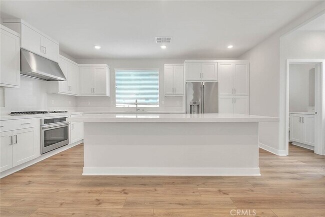 Building Photo - 6 Crown Point Dr