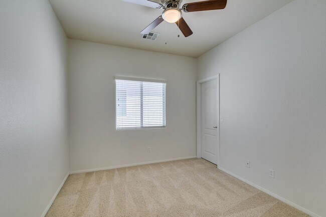 Building Photo - Spacious & Beautiful 3-Bedroom Home in Gat...
