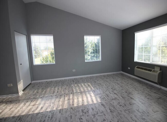 Building Photo - 1417 McClure Rd