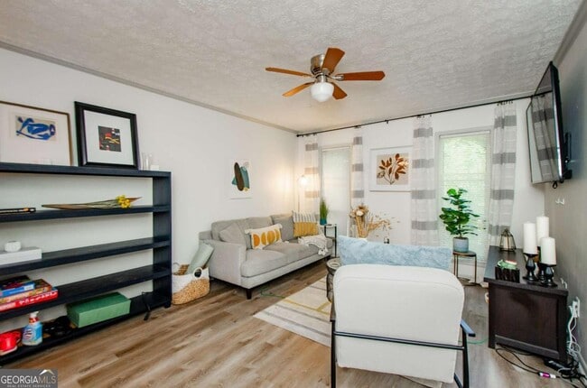 Building Photo - 5157 Roswell Rd