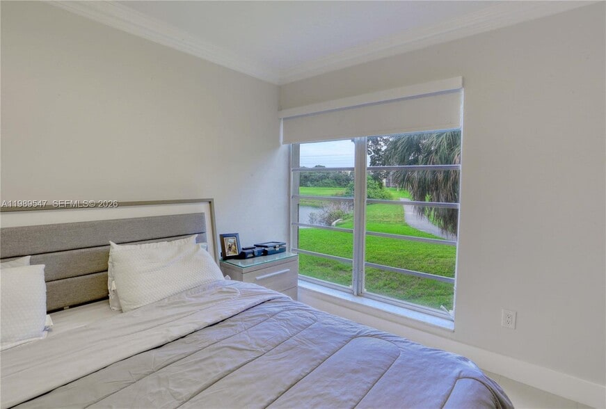 Building Photo - 9170 Fontainebleau Blvd