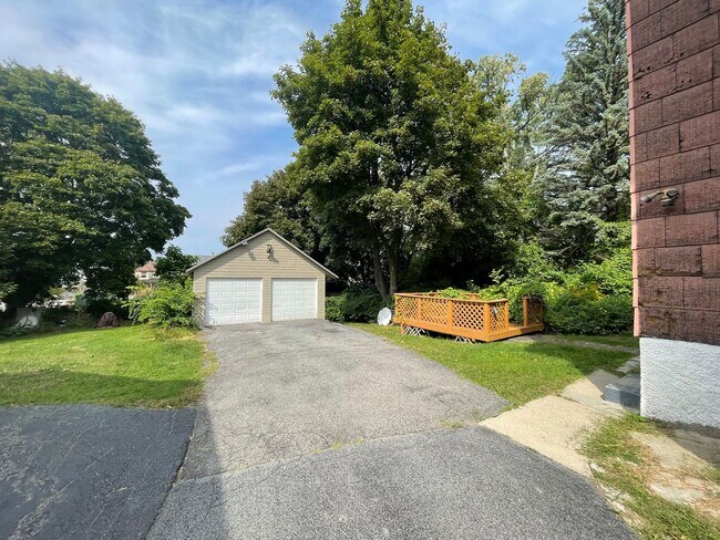Building Photo - 1917-1919 Avenue B