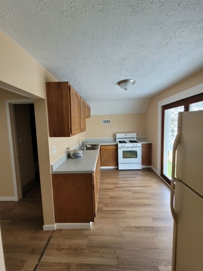 Building Photo - 1411 E Harper Ave