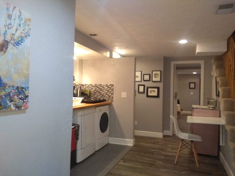 Building Photo - 2415 N Vine St