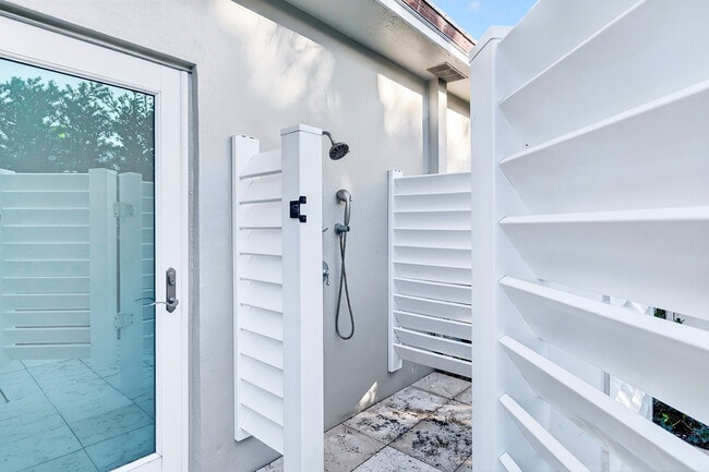 Building Photo - 107 E Inlet Dr