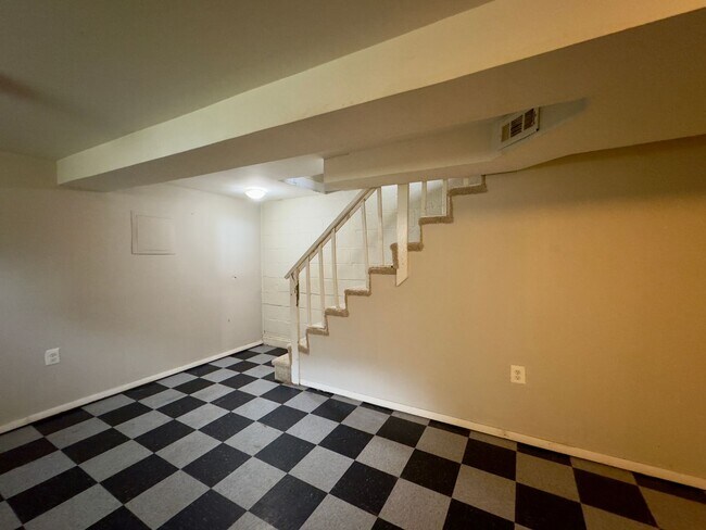 Building Photo - 5615 Belle Ave