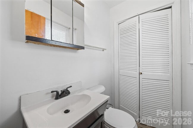 Building Photo - 1037 Stoneybrook Ln