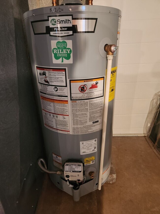 Building Photo - Very Nice- furnished 3-BR