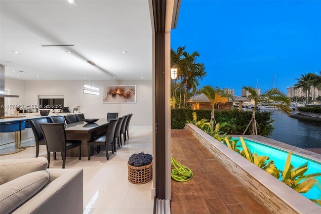 Building Photo - 850 Washington St