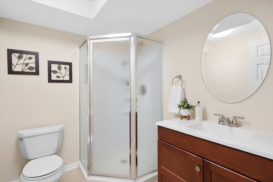 Building Photo - 4311 Camelot Cir