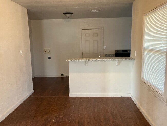 Building Photo - 2328 SW 30th St