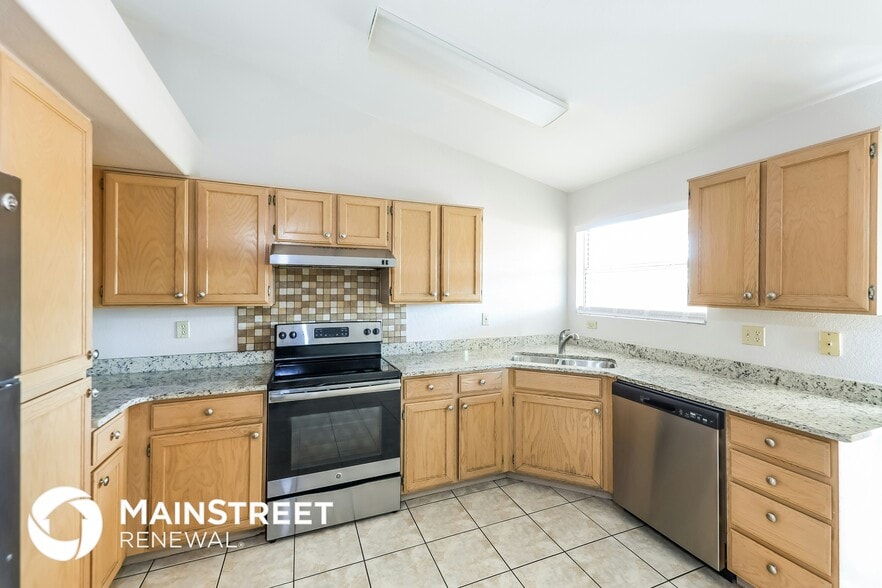 Building Photo - 18437 N 8th Pl