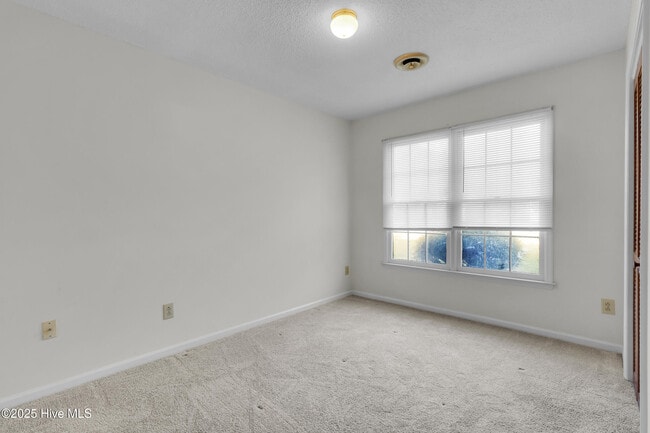 Building Photo - 1615 RaceTrack Rd
