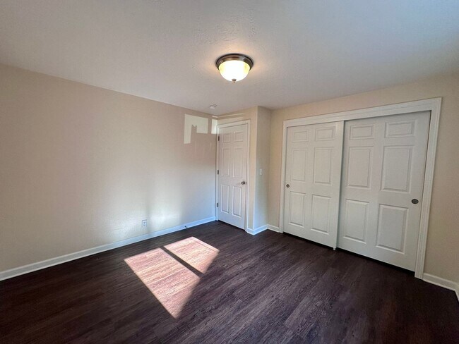 Building Photo - 6204e