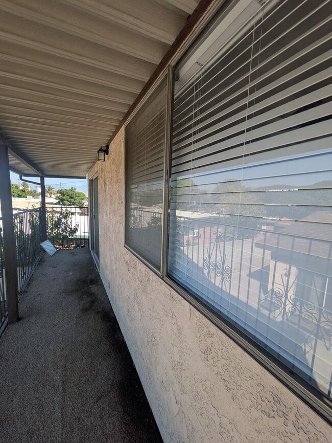 Building Photo - Studio ADU located behind a main house for...